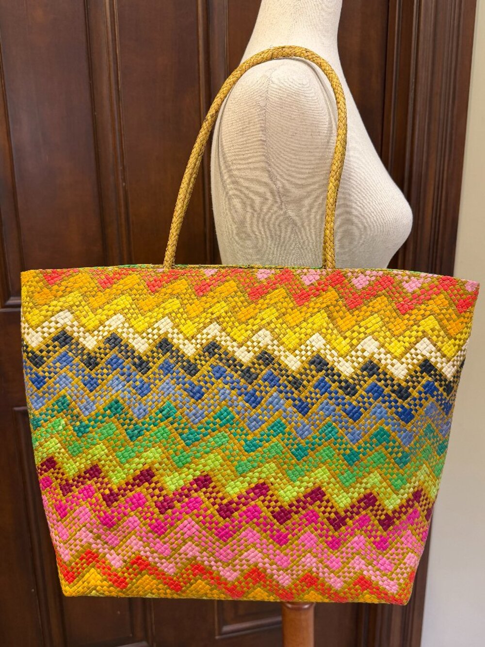 Large Handwoven Raffia/Straw Tote - Picture 2 of 3